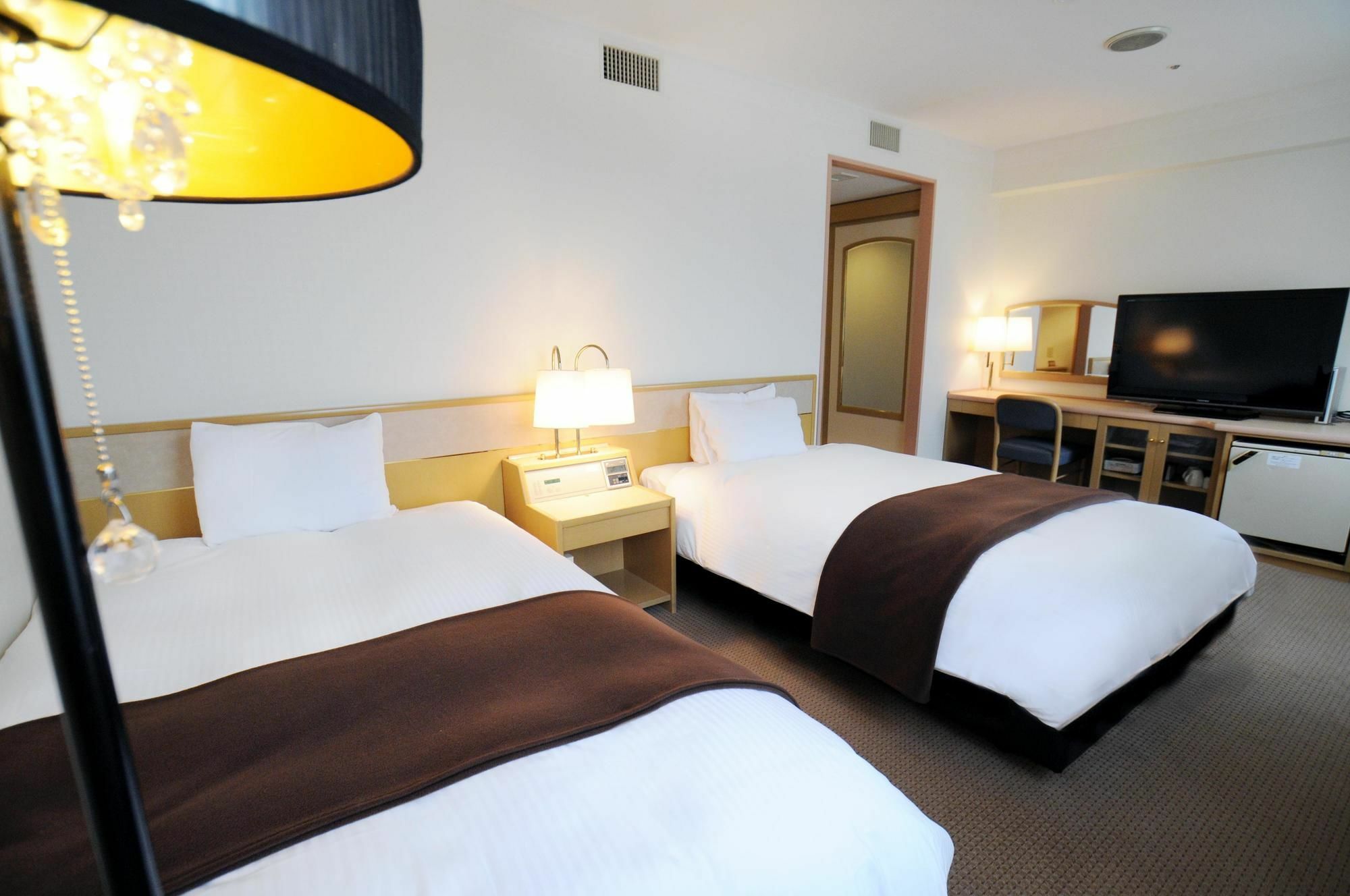 Oita Regal Hotel Екстериор снимка